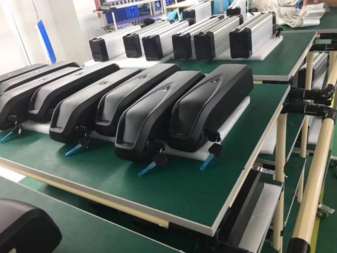 36V 10.4ah E-Bike แบตเตอรี่สํารอง 13s4p สีดํา 30A PCB ป้องกันด้วยชาร์จ USB 5V 5